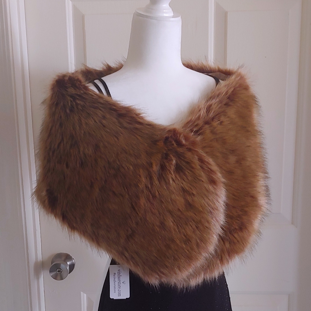 NWT Windsor faux fur shawl